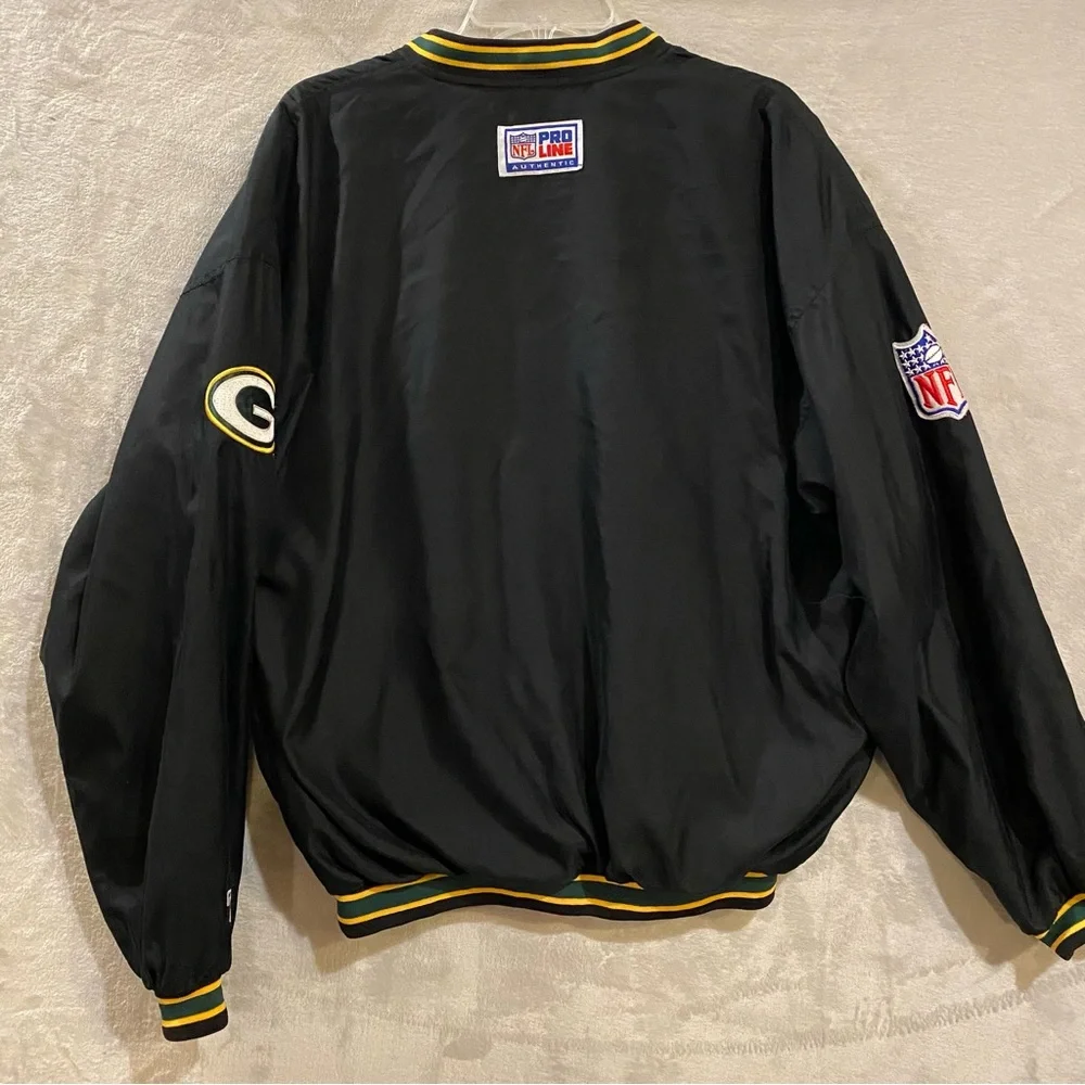 Green Bay Packers Jacket Men’s Large Black Spellout Vneck Pullover Embroidered